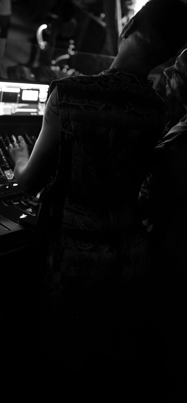 about_us_black_and_white - Copie